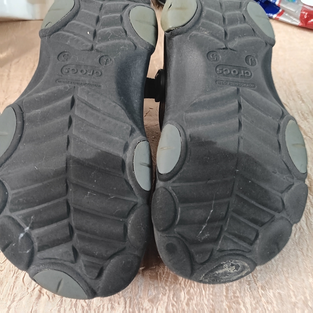 CROCS Men's Black Sandals - Picture 7 of 10